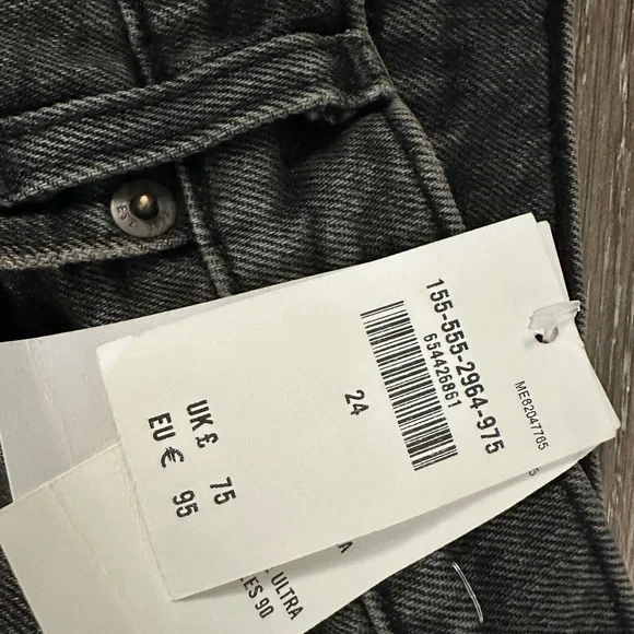 Abercrombie & Fitch Ultra High Rise 90s Straight Jean NWT - Picture 2 of 3